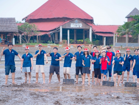 🌿 HORIZON STUDENTS EXPERIENCE A CLAM-DIGGING DAY IN GO CONG 🌿